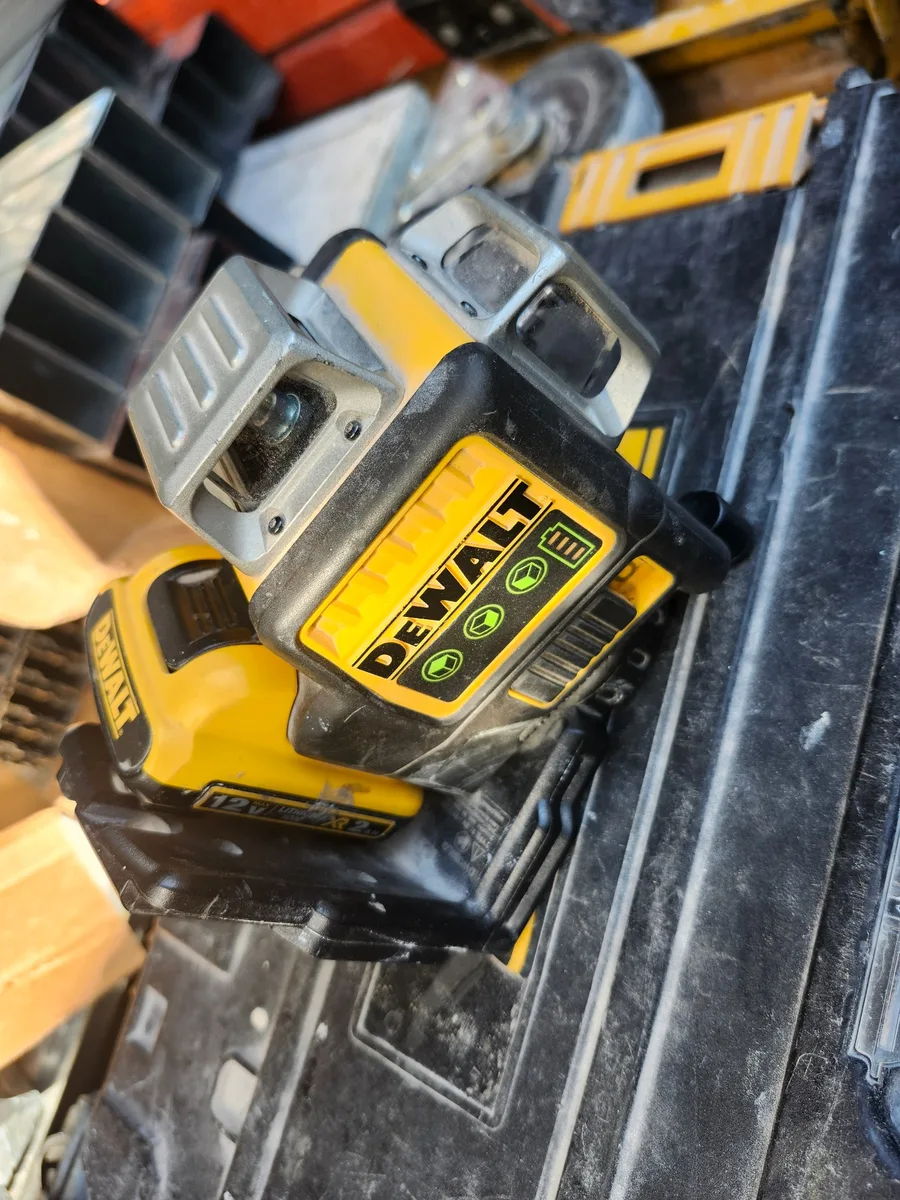 Field-used DEWALT 3 x 360 green line laser